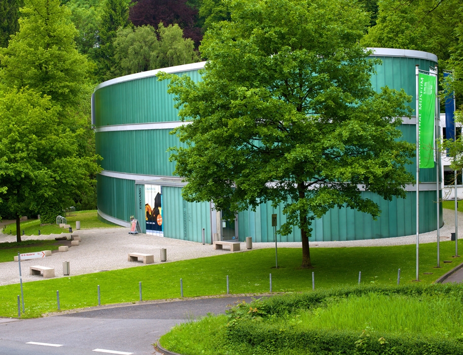 das-neanderthal-museum-liegt-in-mettmann-an-der-einstigen-fundstelle-des-neandertaler-skeletts