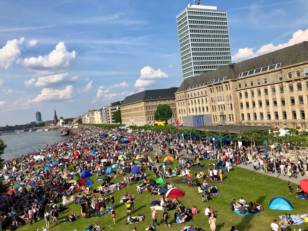 7C87CC44-4EC4-4D4B-AC25-396613FF9656