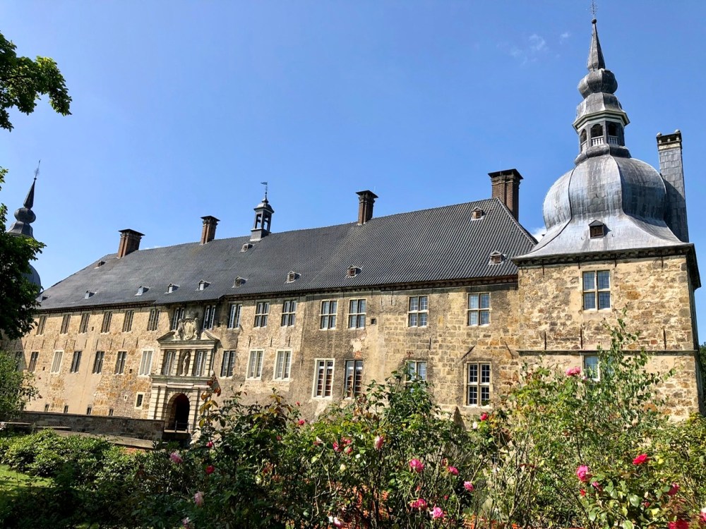 357FEF00-4640-4125-AE6F-E922032D9D26