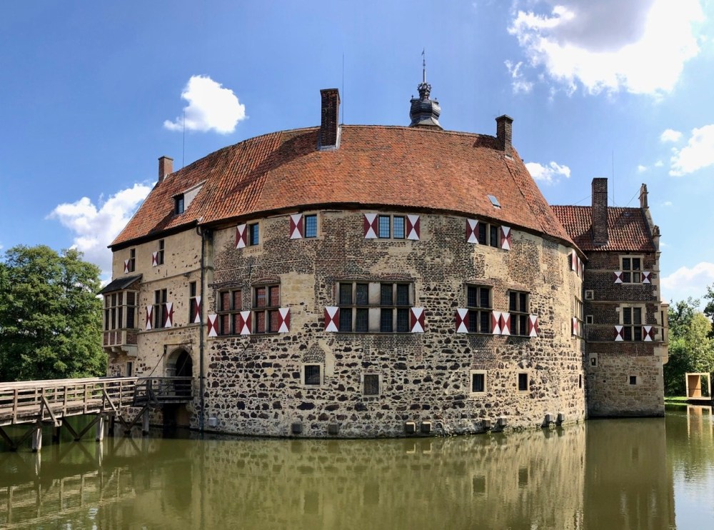 89C949D7-2418-44BF-B13D-08E0A4F89702