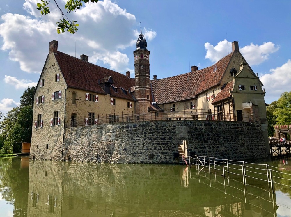 C6E874AB-7D67-4228-8DBA-9D382E73470F