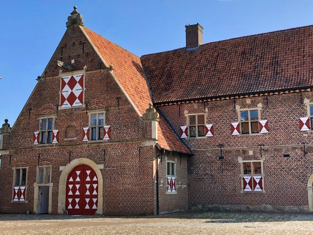 CEA3BD46-1298-4DE5-BDE8-C7B33F5510D9