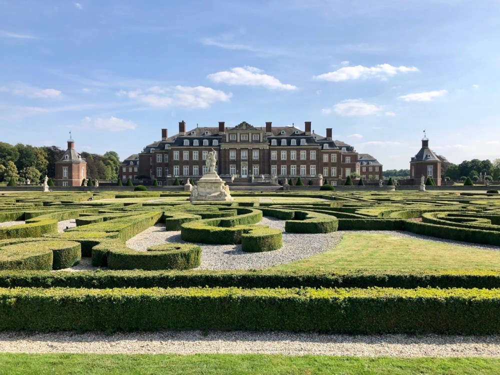 D6EFF279-479D-40F8-8542-292361055197