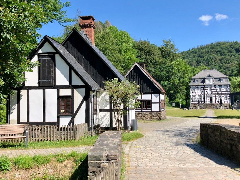 0213B4F0-4921-436B-9F7F-CF0ECF1CC9D5