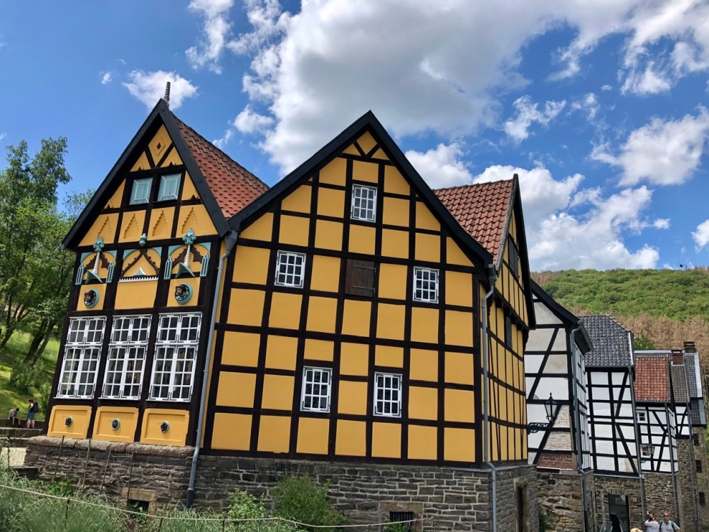 9DAEC6D7-7974-4E84-8EB3-D287124A4113