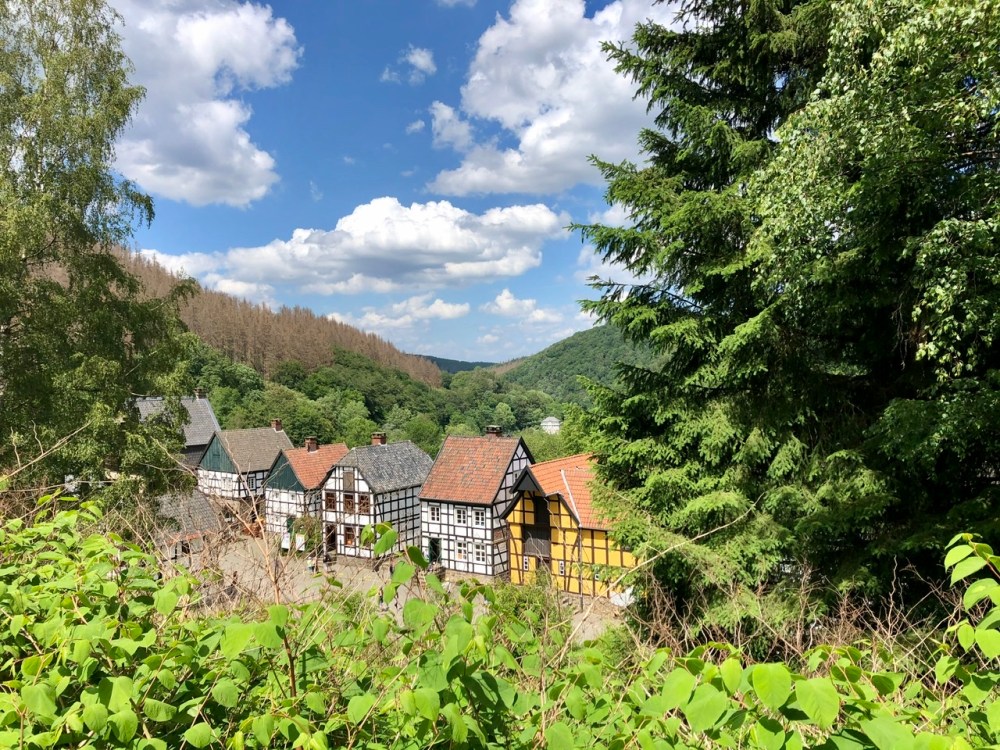 CAF41A45-2B38-490F-B5A1-AEEBA27EDEDD